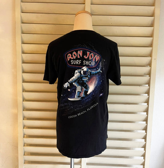 【RON JON SURF SHOP】ロンジョン 宇宙飛行士 Tシャツ ブラック (men's S）